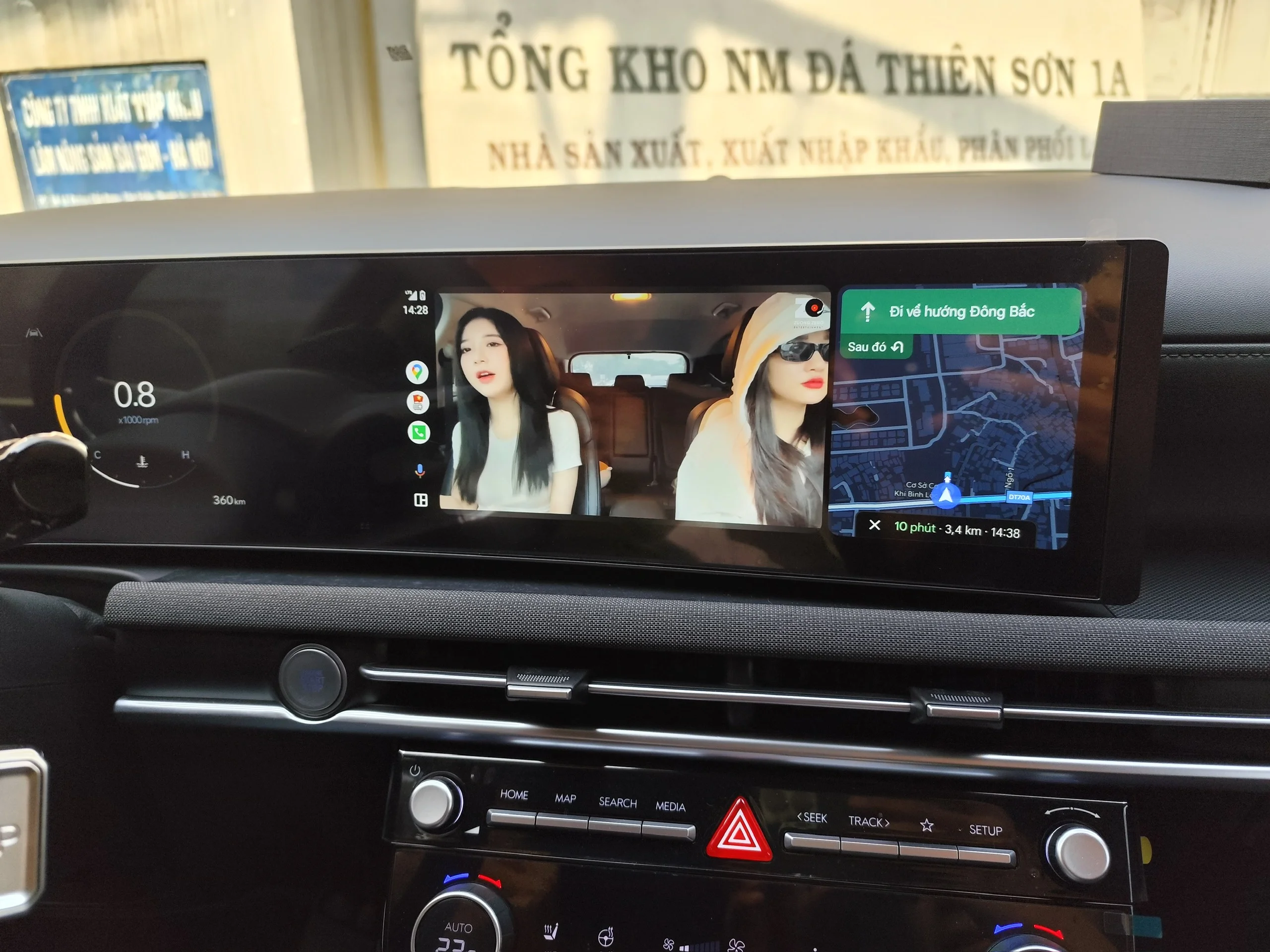 xem-youtube-tren-hyundai-santafe-2026